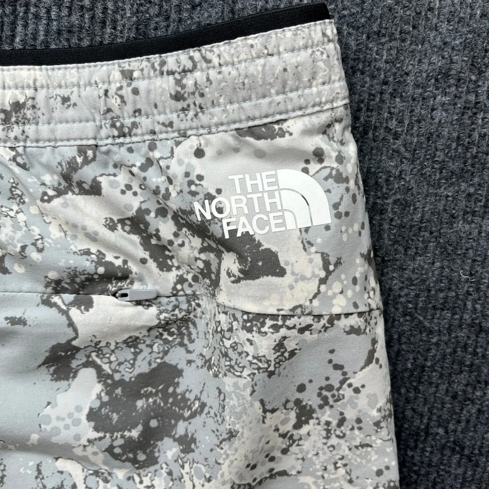 The North Face FlashDry Shorts Grey White Digi Camo Mens XL NWT Hiking Running